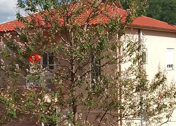 Bujtina Bego Panzió Zhaban